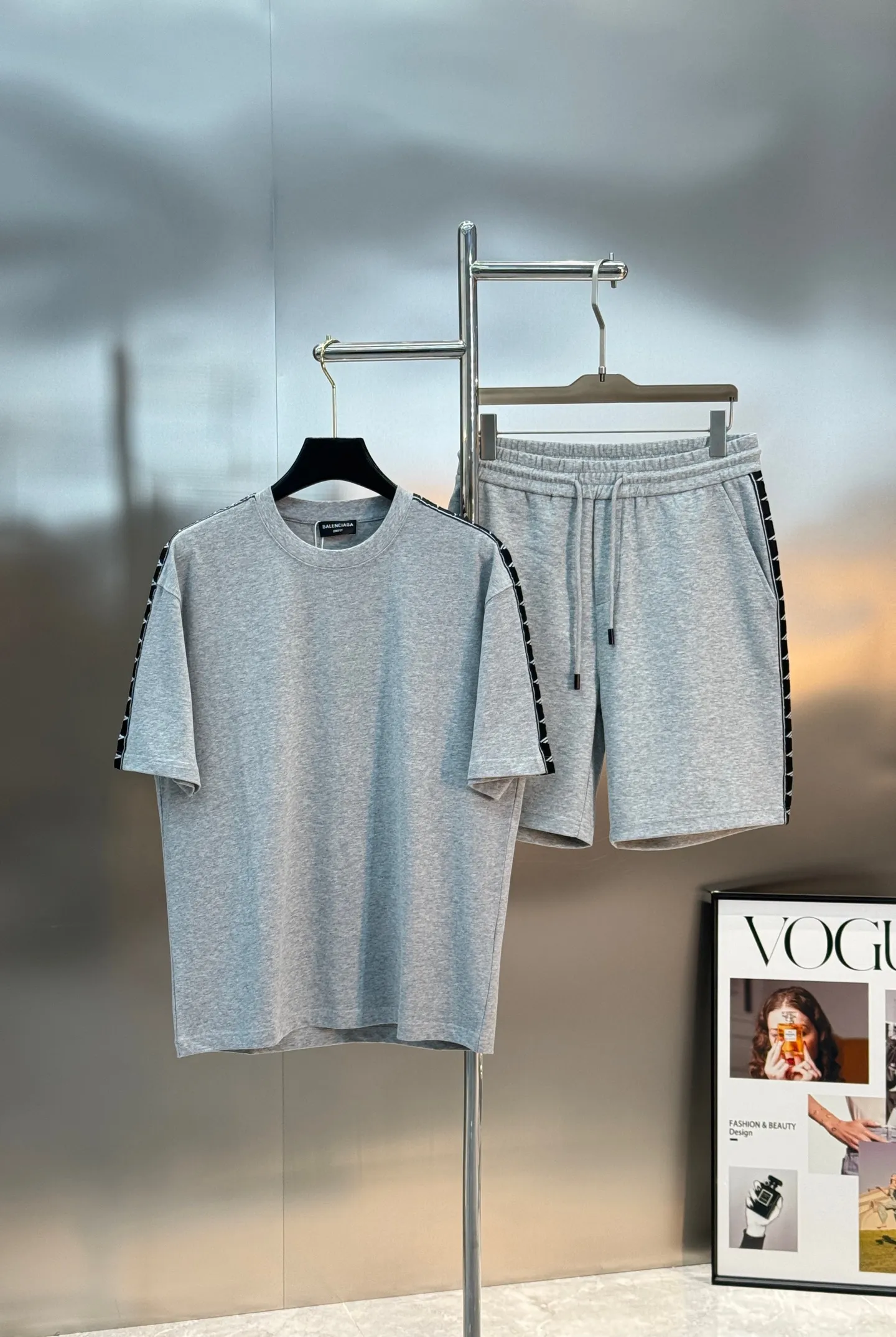 ⚜️Balenciaga T ， Same Style❤️ .280g Breathable， ! ， ， 。 ， ， ， OK， get ~ ， ， ! ：Black.Gray.White.Sizes：S-3XL ❗️（175/145 L）